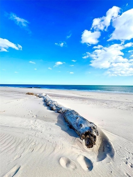 Building Photo - 253 Dune Rd Unit 49