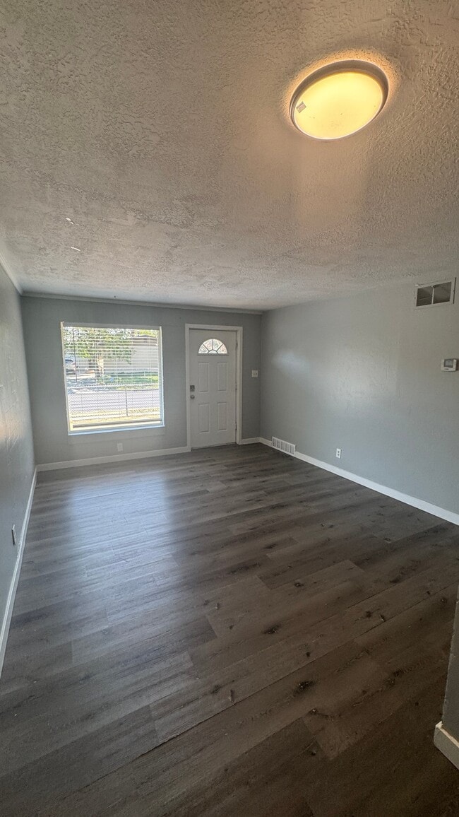 Photo - 1170 Illiinois Ave