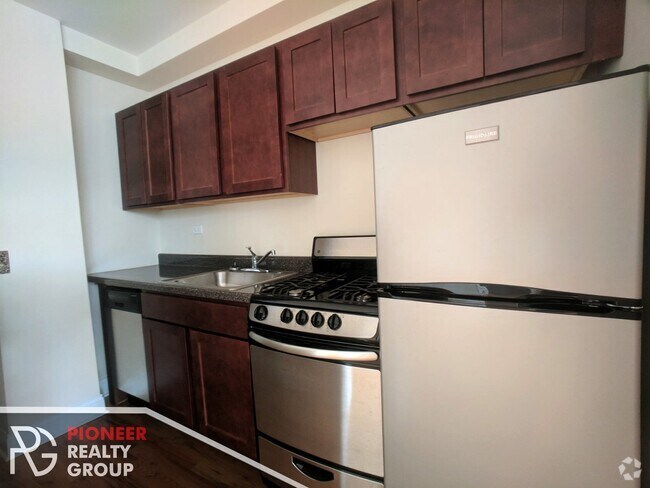 Building Photo - 814 W Diversey Pky Unit 4 Rental
