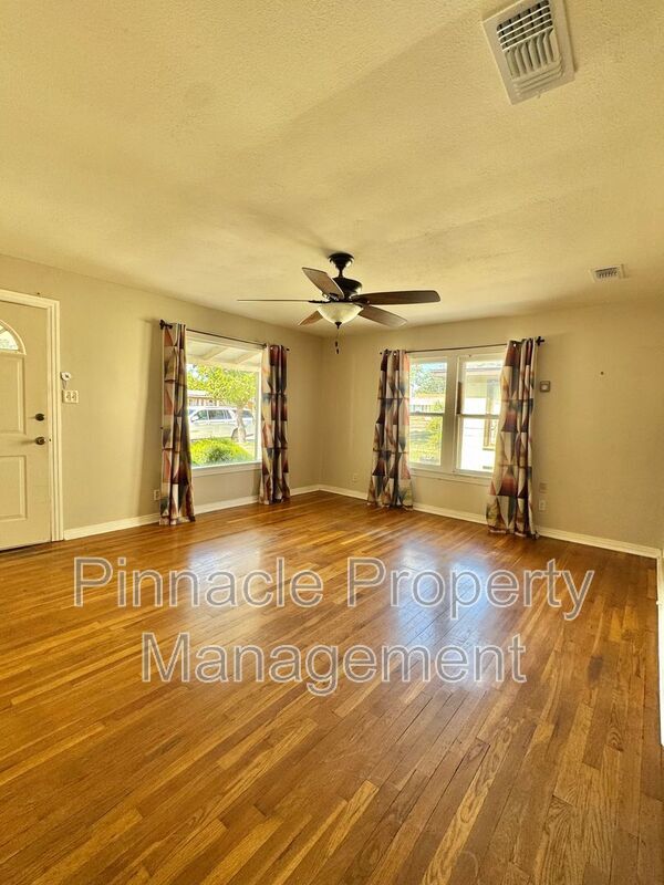 Photo - 210 Midget St
