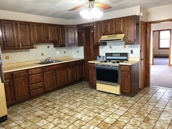 Building Photo - 237 Lexington St Unit 3