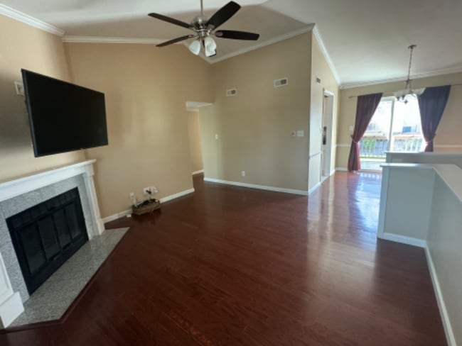 Photo - 1469 Bobolink Pl