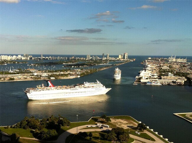 Photo - 1040 Biscayne Blvd Unidad 3802