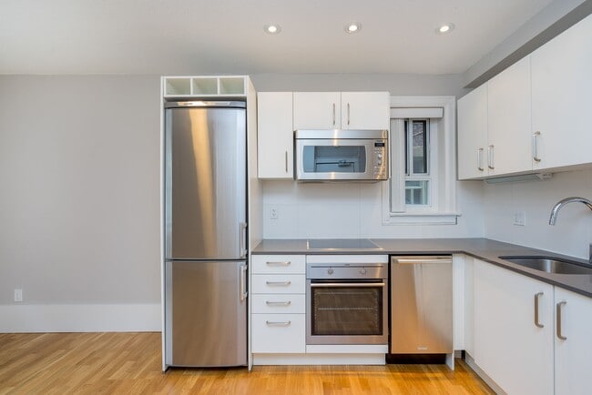 Photo - 54 Maitland St Unit 305