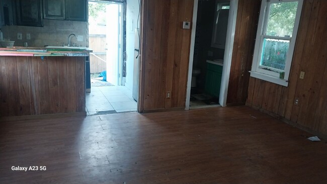 Photo - 2704 Poinsettia Ave