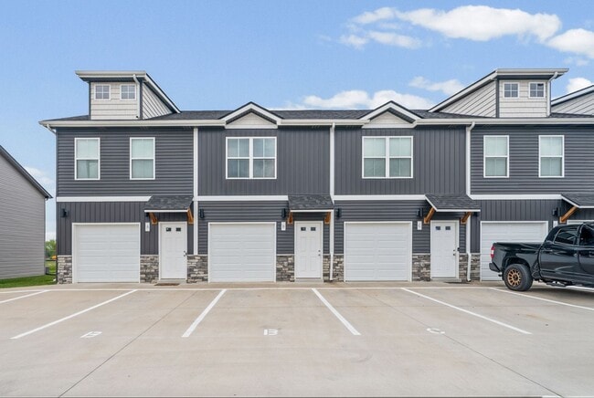 Building Photo - Two Bedroom with Garage!