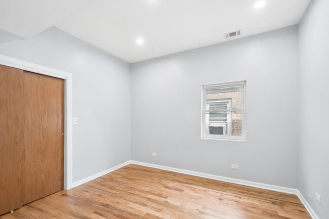 Photo - 4918 N Spaulding Ave