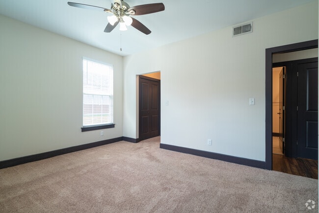 2BR, 2BA - 1,048SF - Primary Bedroom