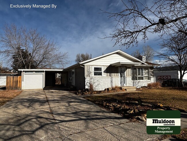 Building Photo - Available now! Beautiful 4 bedroom home with garage! Near downtown.