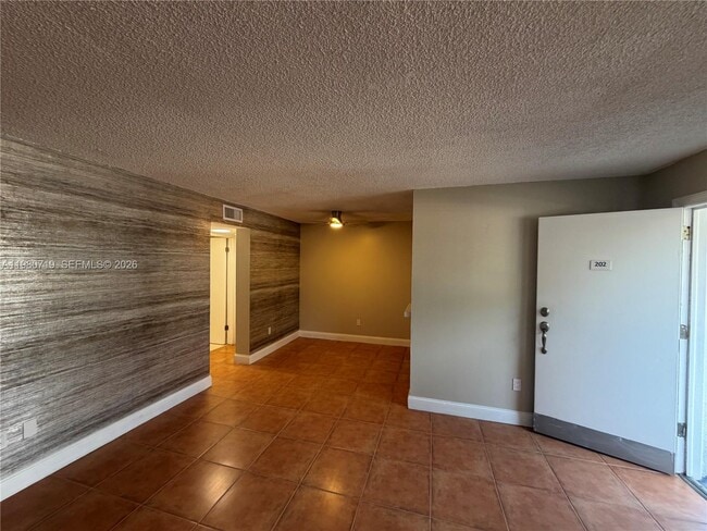 Building Photo - 1801 S Treasure Dr Unit 202