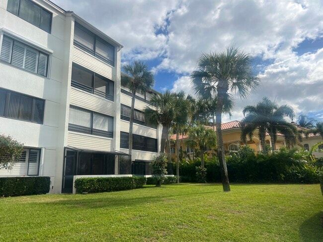 Building Photo - 346 Oak Harbour Dr Unit Rob’s Juno Beach