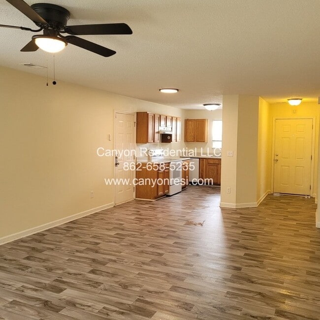 Photo - 461 Bedford Knoll Dr