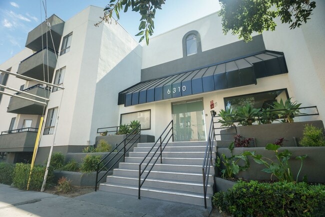 Building Photo - 6310 Sylmar Ave Rental