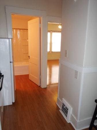 Sde view of kitchen - 1209 E 9th St Unit 0