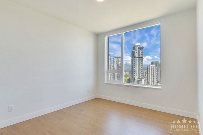 Presenting this stunning 2-bedroom, 1-bathroom home on the 21st floor of The Holland in the heart...