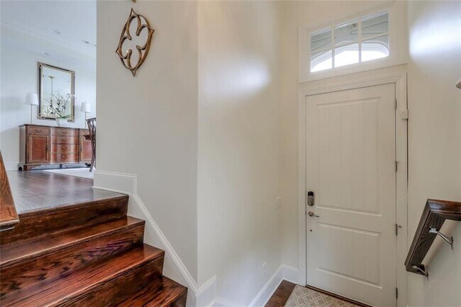 Photo - 1317 Dover Cir NE