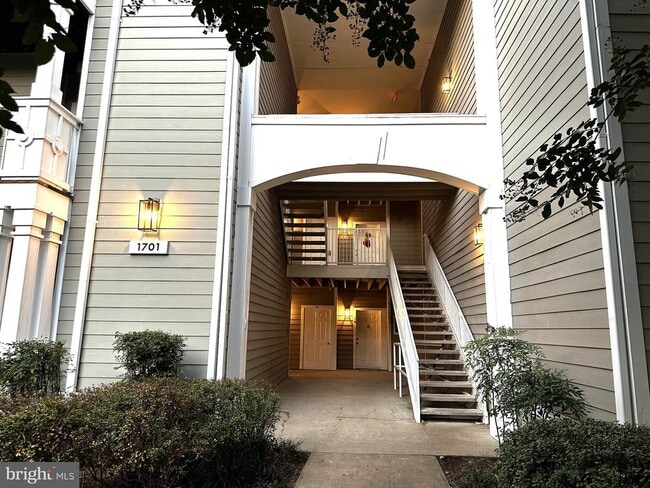 Building Photo - 1701 Lake Shore Crest Dr Unit 11 Rental