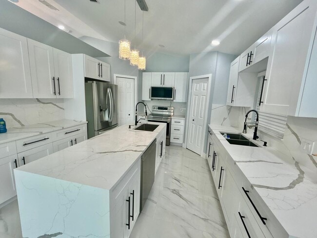 Photo - 3933 SW Kakopo St