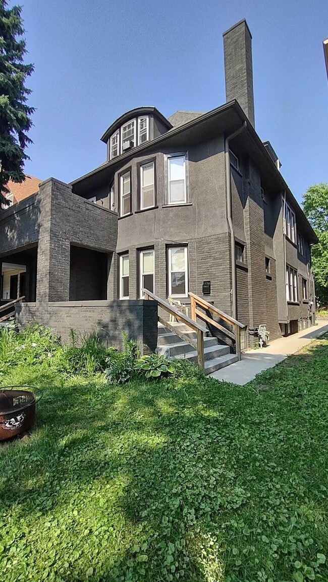 Building Photo - 3038 N Farwell Ave Rental