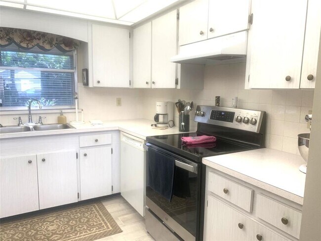 Photo - 1625 Elinor Pl