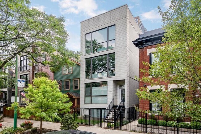 Photo - 1030 N Honore St Unidad 3