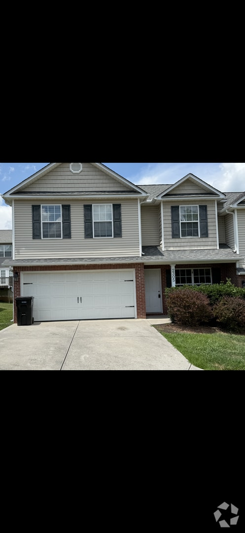 Building Photo - Charming 3 Bedroom 2.5 Bath townhome in Po...