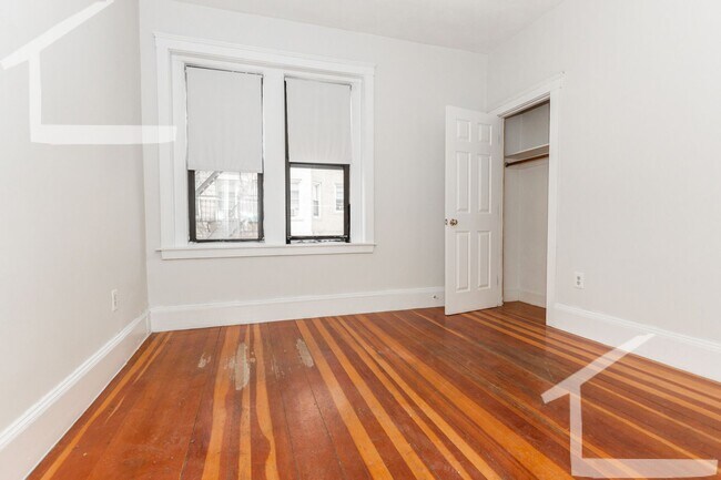 Photo - 9/1 No Fee! Split style 3BR on Comm Ave, Green Line