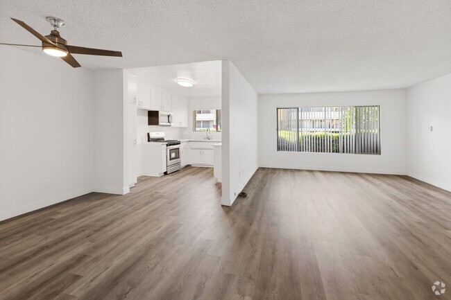 Building Photo - 14403 Addison St Rental