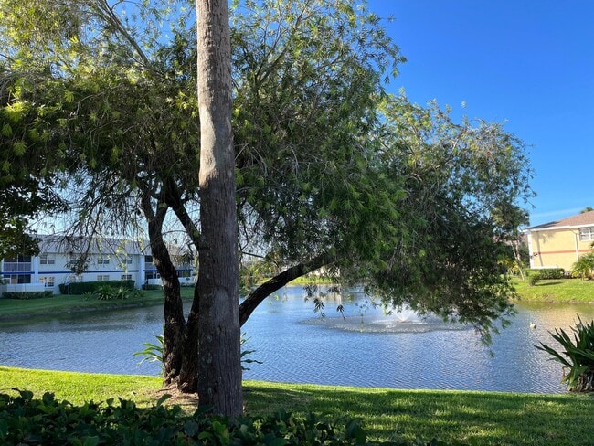 Photo - 1533 SE Royal Green Cir