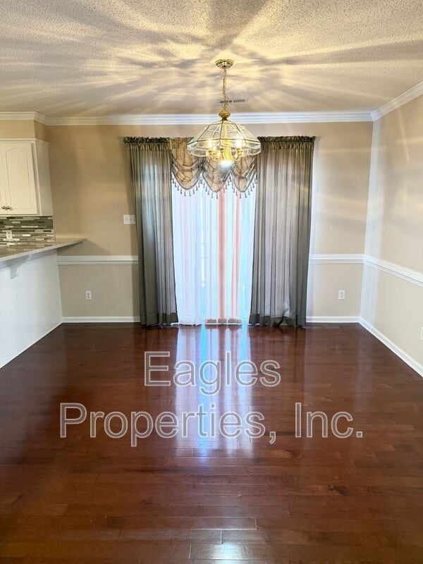 Photo - 107 Roundtree Ln