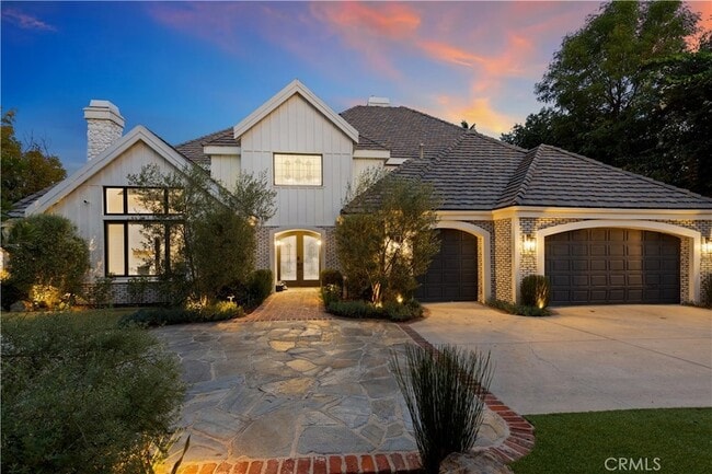 Photo - 5946 Woodlake Ave