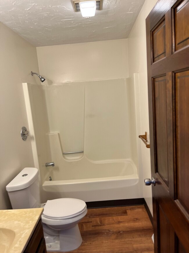 1096 Oliver St Unit C