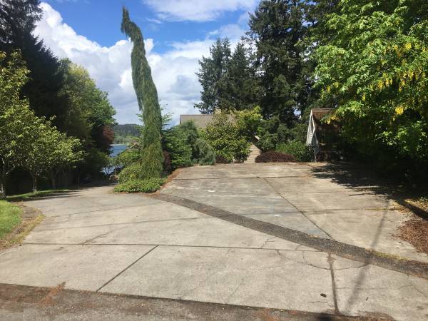 Lots of parking space - 6219 Point Glover Ln E