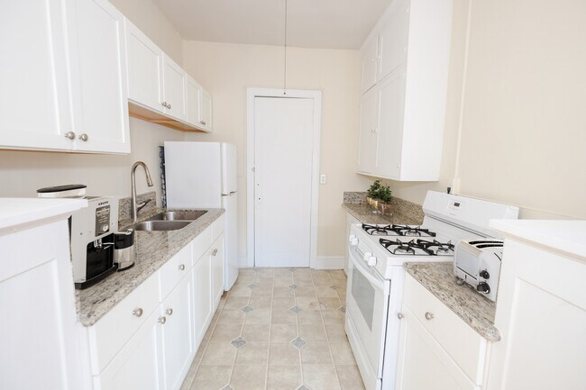 James Apartments | 2886