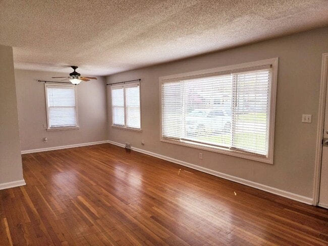 Photo - Charming Bunglow in Delaware Neighborhood Close To MSU & Mercy Hospital