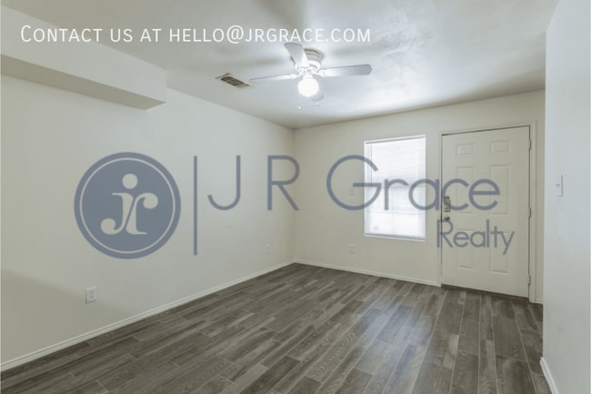 Photo - 112 E 3rd St Unidad L