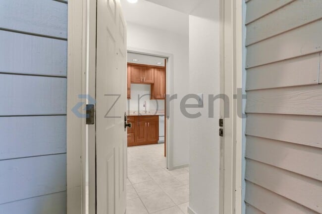 Building Photo - 12840 SE 40th Ct