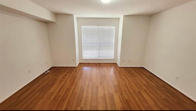 Photo - 3100 Walnut Bend Ln Unit 214