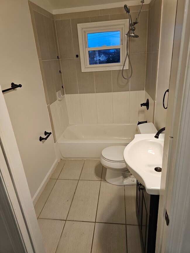 8542 Kavanagh Rd Townhome Townhome Rental in Dundalk MD