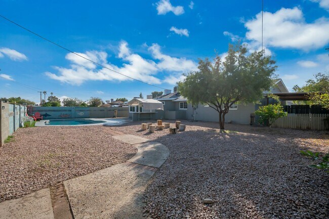 Photo - Spacious 6-Bedroom, 3-Bath Pool Home Near ASU Campus