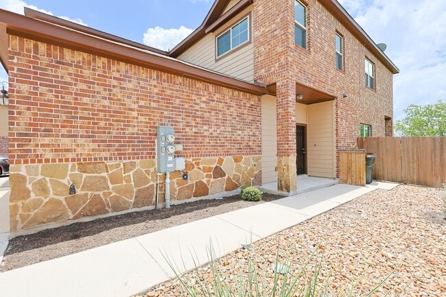 Photo - 426 Creekside Curve Townhome