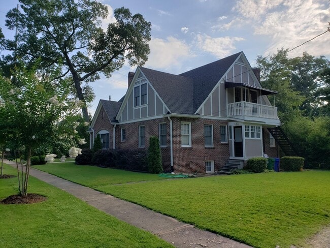 Building Photo - 1873 N Decatur Rd NE Unit Emory suite