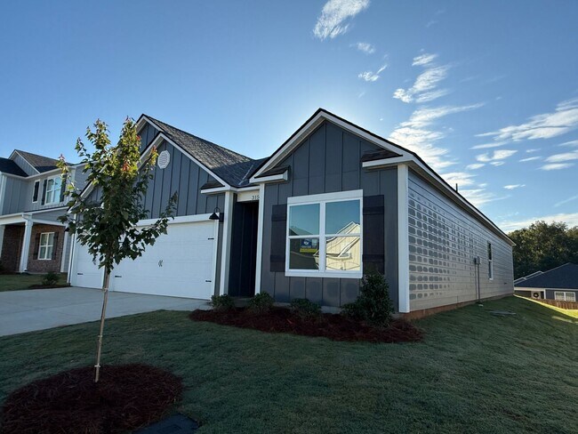 Photo - Springville Schools One Level 4 Bedroom / 3 Bathroom/ 3 Car Garage