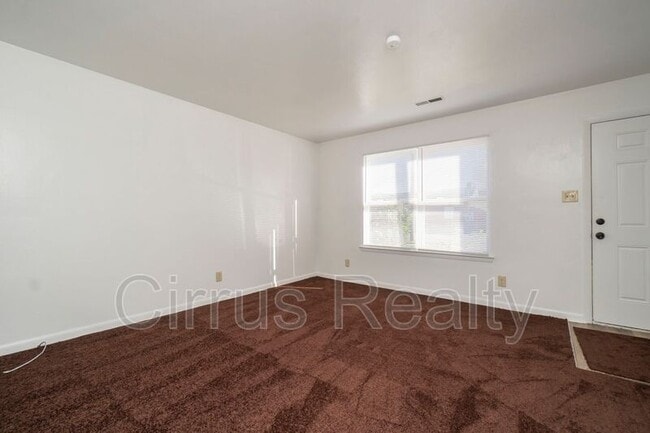 Photo - 2716 Peach St