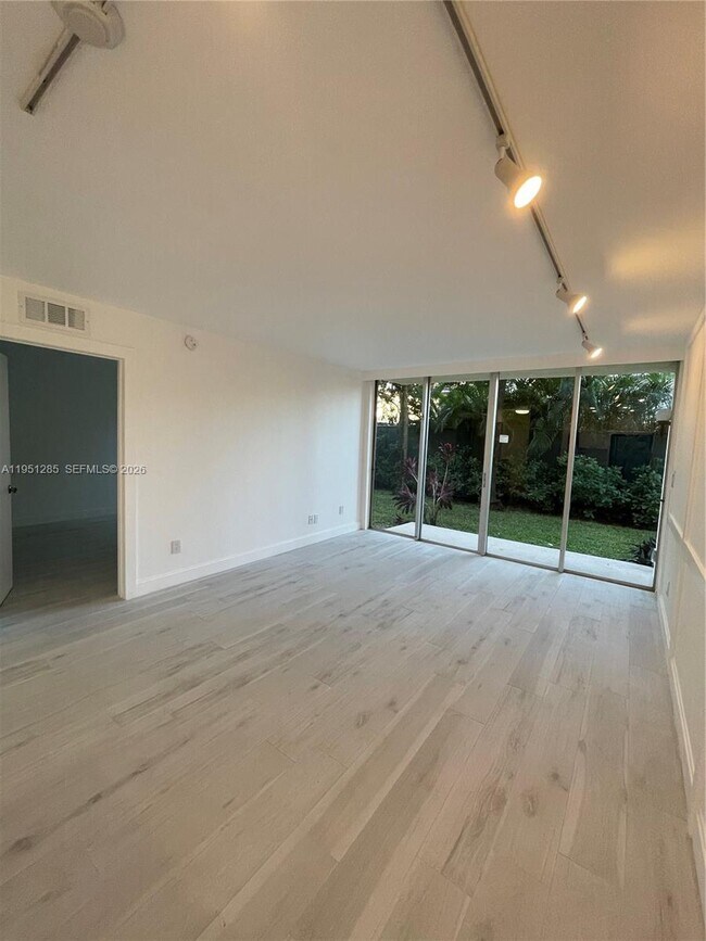 Photo - 2160 SW 16th Ave Unidad 115