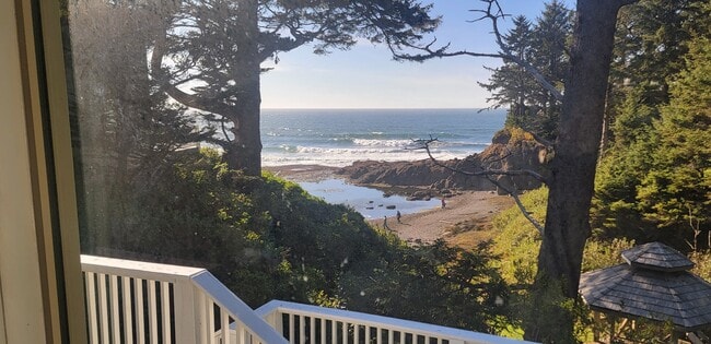 Photo - 335 SW Midden Reach