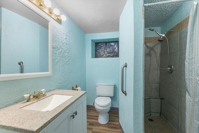 Photo - Updated North Downtown 2/bd 1/ba