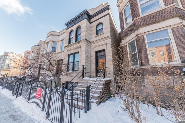 Photo - 907 W Addison St Condo Unit 1