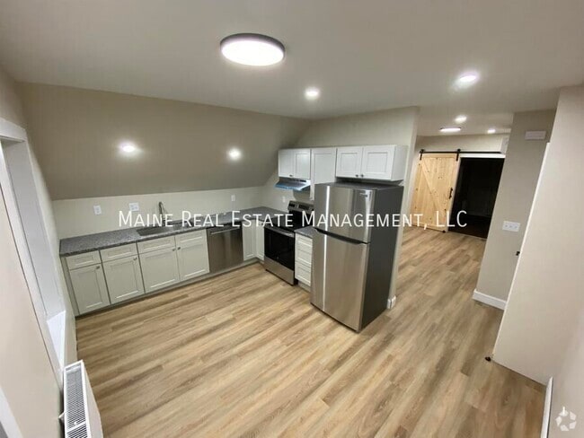 Building Photo - 46 Main Rd S Unit B Rental