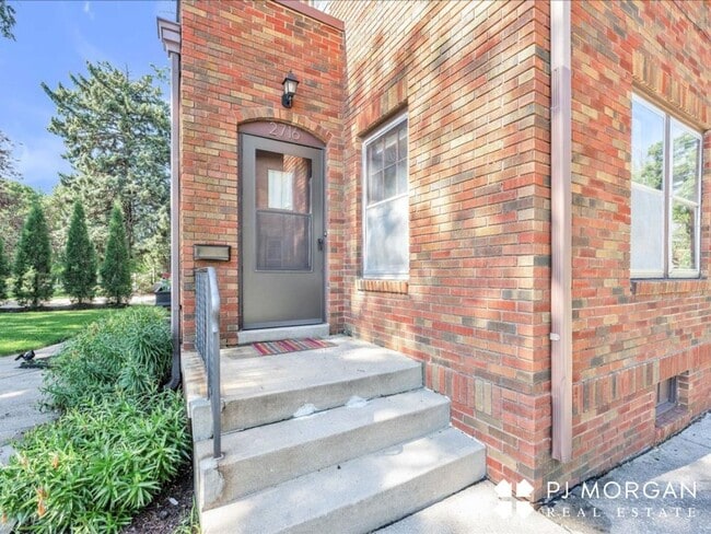 Photo - 2 bedroom duplex for rent in Midtown!